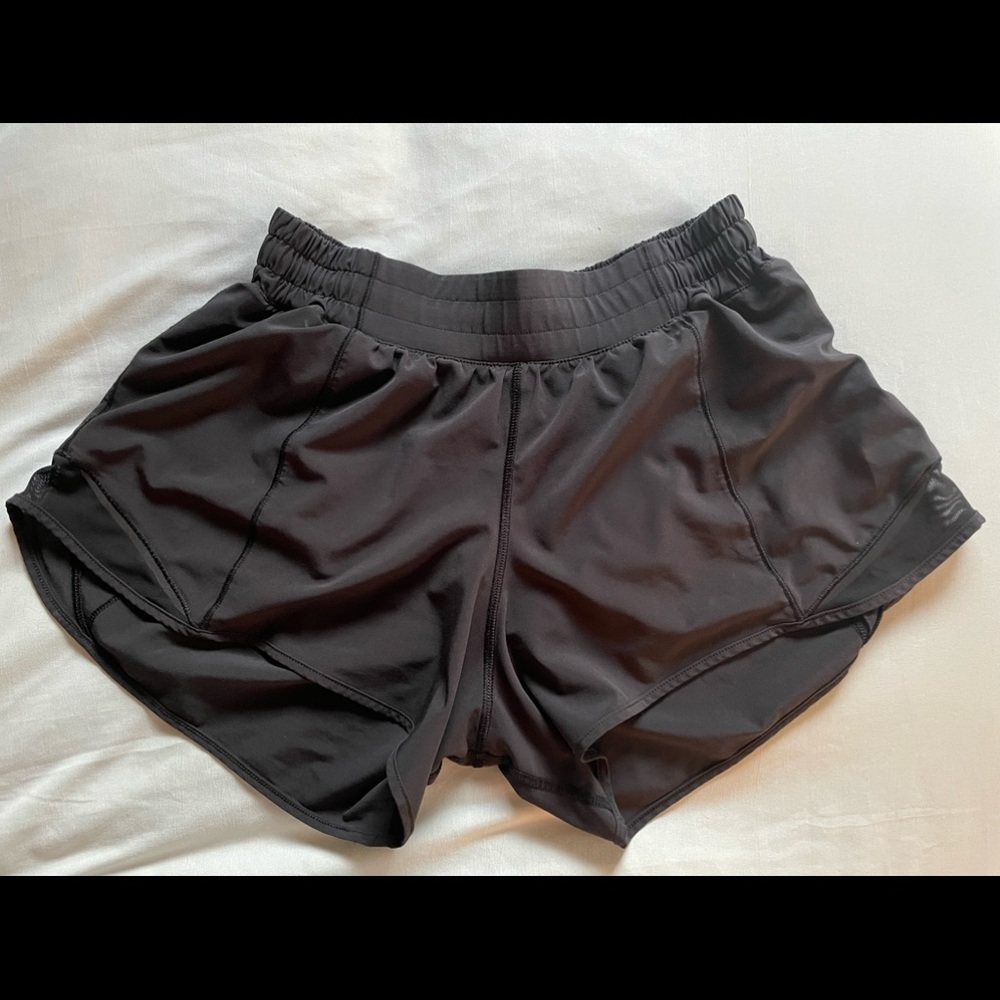 Lululemon Hotty Hot LR Short 4” *Lined Size 8